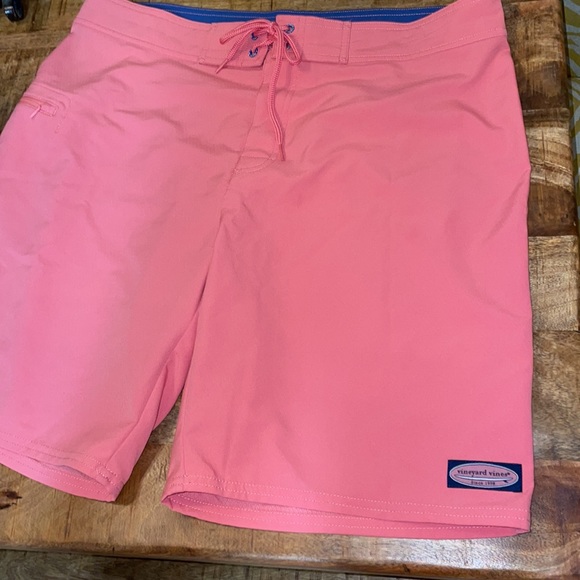 Men’s size 36 Vineyard Vines swim trunks - Picture 3 of 5